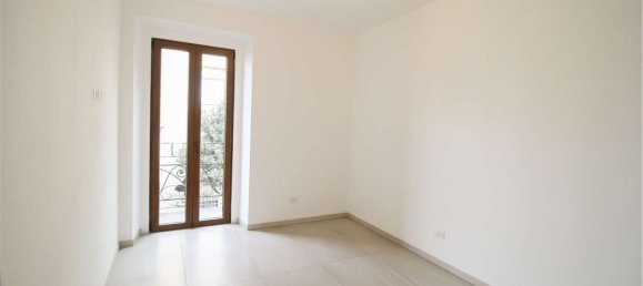 3 rooms Apartment in Giussano, Italy No. 4948 6