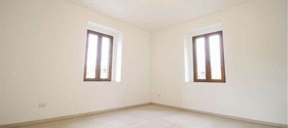 3 rooms Apartment in Giussano, Italy No. 4948 3