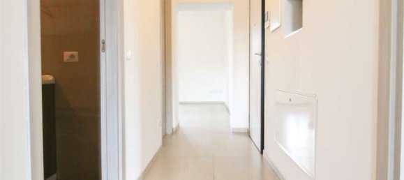 3 rooms Apartment in Giussano, Italy No. 4948 10