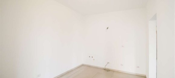 3 rooms Apartment in Giussano, Italy No. 4948 5