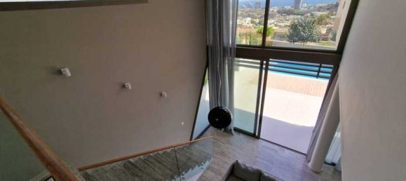 Villa de 4 dormitorios en Mouttagiaka, Cyprus No. 7403 6