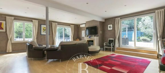 6 bedrooms House in Bievres, France No. 180746 9