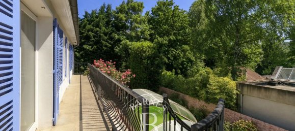 6 bedrooms House in Bievres, France No. 180746 2