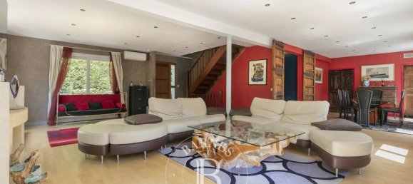 6 bedrooms House in Bievres, France No. 180746 4