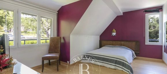 6 bedrooms House in Bievres, France No. 180746 14