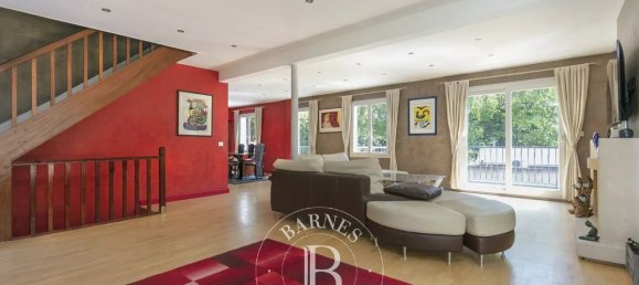 6 bedrooms House in Bievres, France No. 180746 8