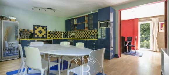 6 bedrooms House in Bievres, France No. 180746 13