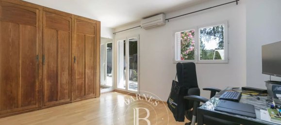 6 bedrooms House in Bievres, France No. 180746 19