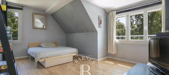 6 bedrooms House in Bievres, France No. 180746 15