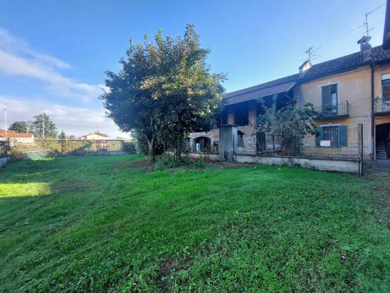 8-Zimmer Haus in Pieve Porto Morone, Italy, Nr. 83130