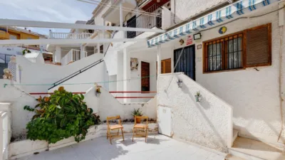 Bungalow de 2 dormitorios en Torrevieja, Spain No. 240876