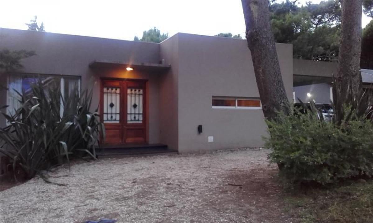 3 bedrooms House in Mar del Plata, Argentina No. 93425