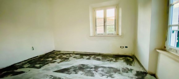 4 rooms Apartment in Capannori, Italy No. 42682 3