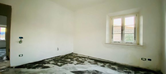 4 rooms Apartment in Capannori, Italy No. 42682 5