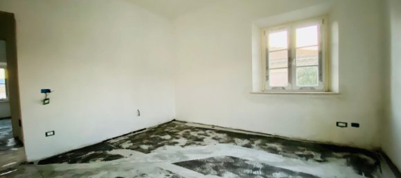 4 rooms Apartment in Capannori, Italy No. 42682 4