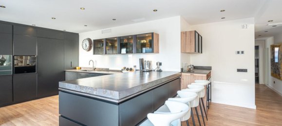 5 bedrooms Villa in Marbella, Spain No. 41232 44