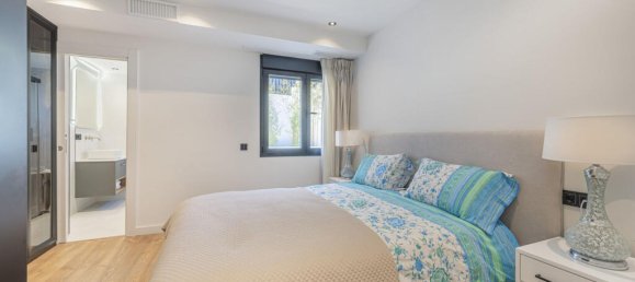 5 bedrooms Villa in Marbella, Spain No. 41232 77