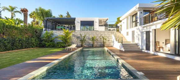 5 bedrooms Villa in Marbella, Spain No. 41232 2