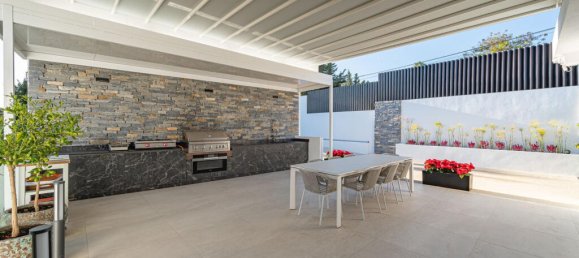 5 bedrooms Villa in Marbella, Spain No. 41232 24