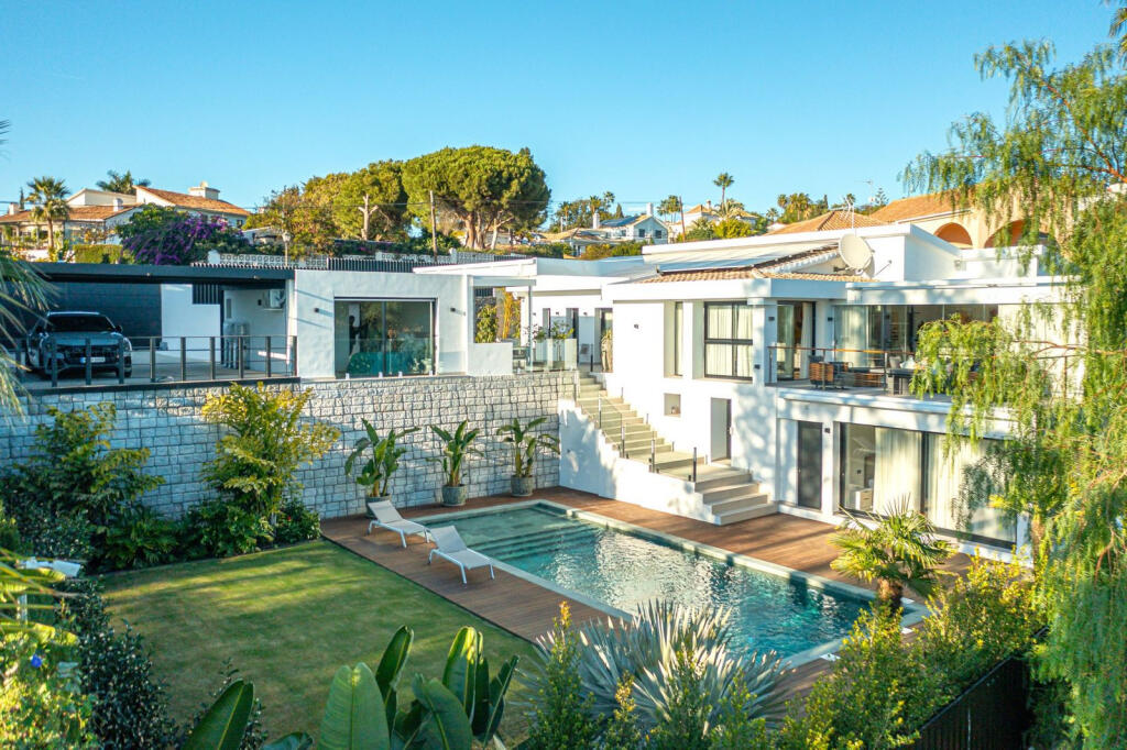 5 bedrooms Villa in Marbella, Spain No. 41232