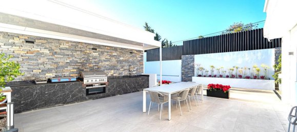 5 bedrooms Villa in Marbella, Spain No. 41232 58