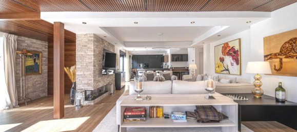 5 bedrooms Villa in Marbella, Spain No. 41232 23