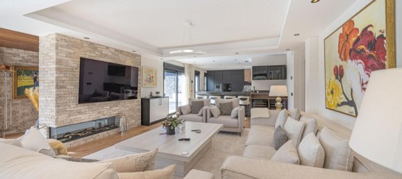 5 bedrooms Villa in Marbella, Spain No. 41232 6