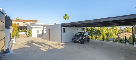 5 bedrooms Villa in Marbella, Spain No. 41232 87