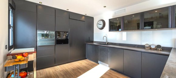 5 bedrooms Villa in Marbella, Spain No. 41232 16