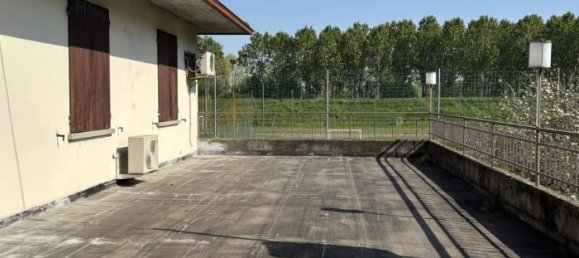 Casa de 6 habitaciónes en Torrile, Italy No. 236258 26