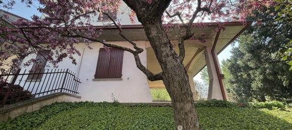 Casa de 6 habitaciónes en Torrile, Italy No. 236258 8