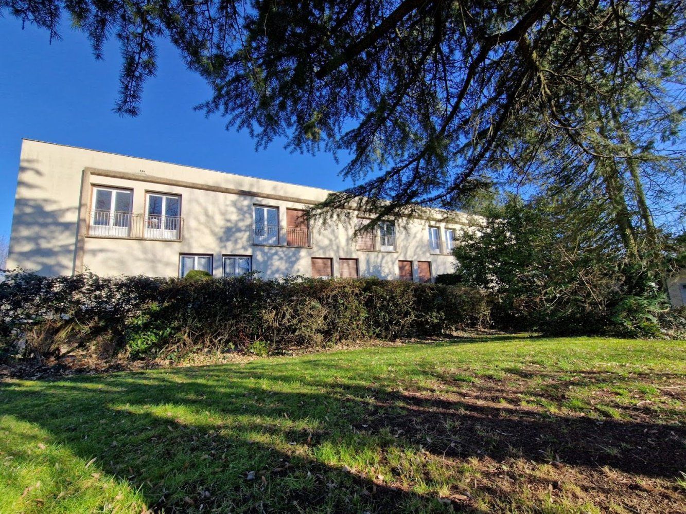 2 bedrooms Apartment in Saint-Apollinaire, France No. 258330