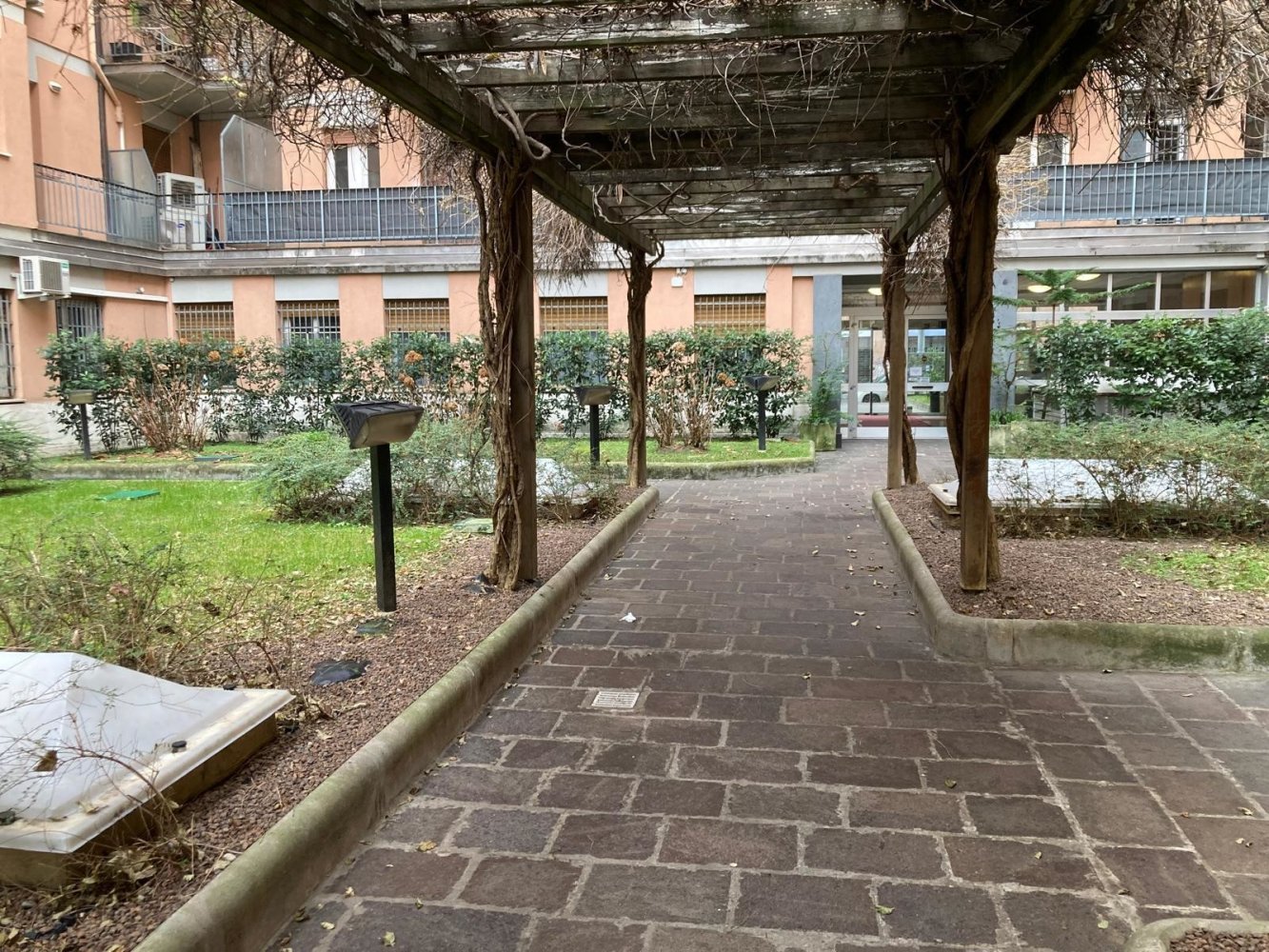 3 rooms Office in Bologna, Italy No. 135818