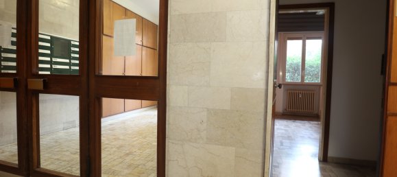 3 rooms Office in Bologna, Italy No. 135818 3