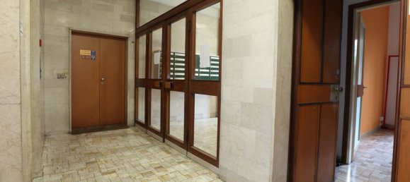 3 rooms Office in Bologna, Italy No. 135818 2