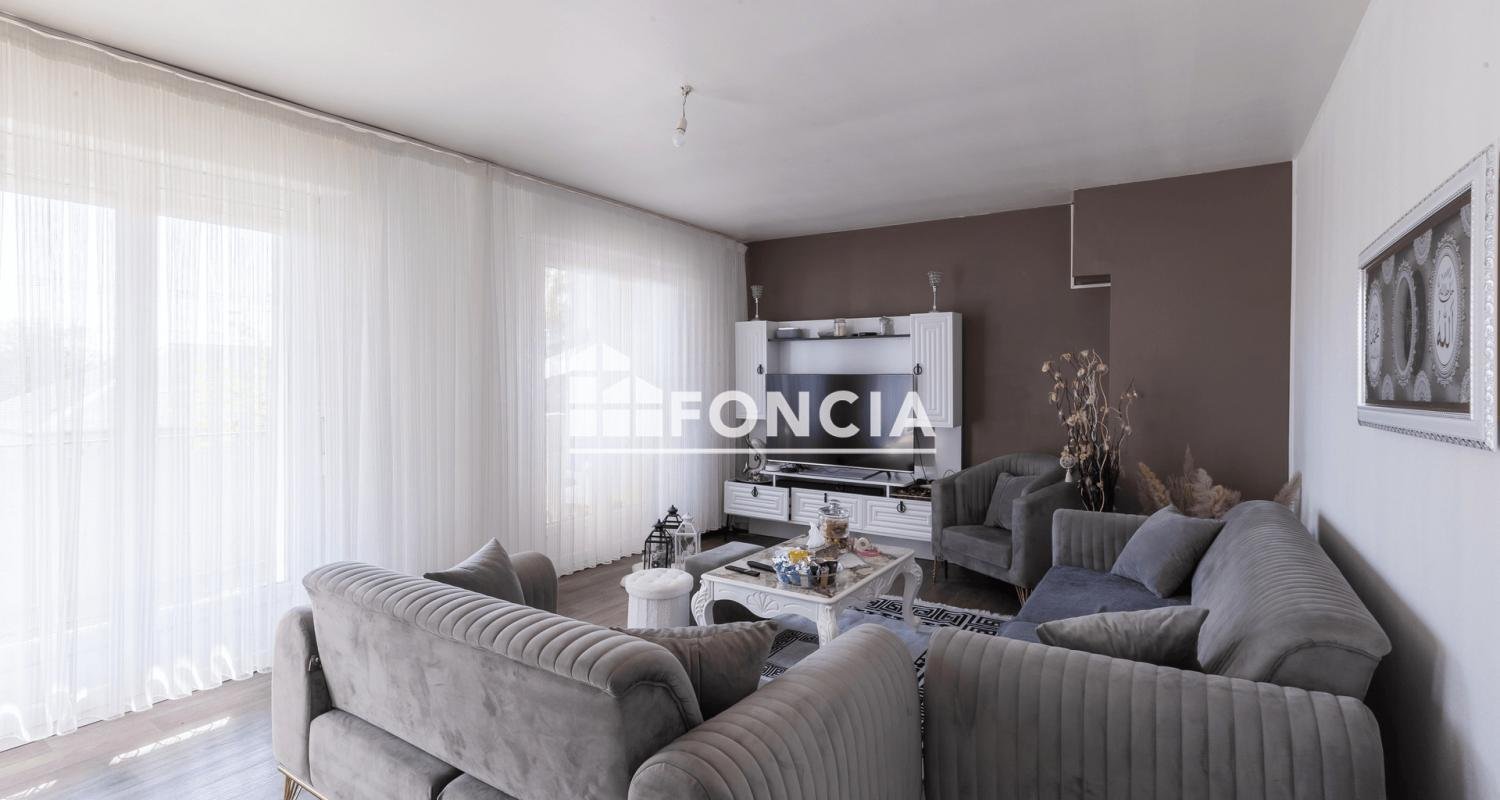 3 bedrooms Apartment in Amilly, France No. 251928