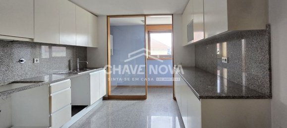 Квартира с 4 спальнями в Матозиньюш, Португалия № 32257 8