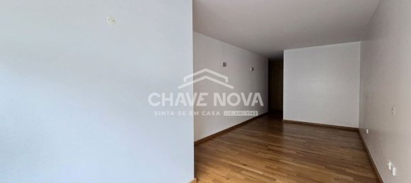 Квартира с 4 спальнями в Матозиньюш, Португалия № 32257 16