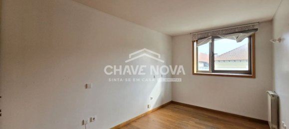 Квартира с 4 спальнями в Матозиньюш, Португалия № 32257 5