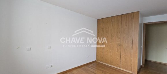 Квартира с 4 спальнями в Матозиньюш, Португалия № 32257 17