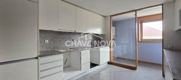 Квартира с 4 спальнями в Матозиньюш, Португалия № 32257 3