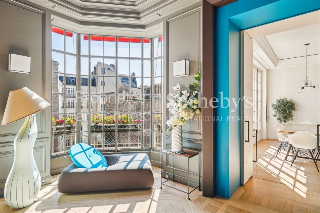 5 bedrooms Apartment in Paris, France No. 351611