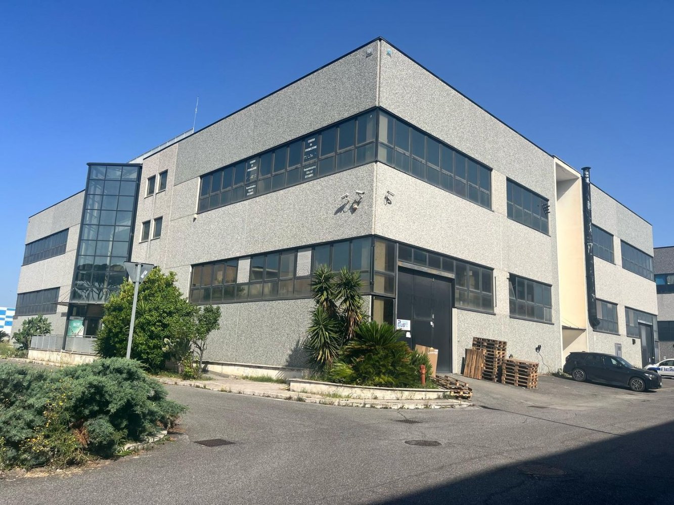 530m² Warehouse in Rome, Italy No. 320483