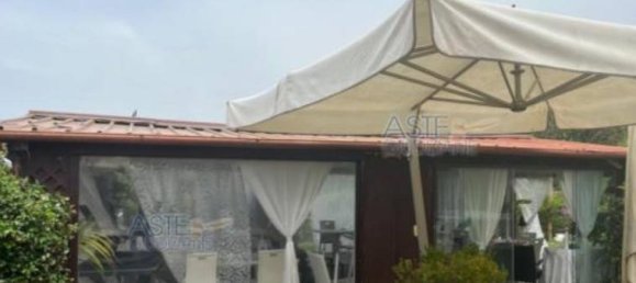 5 rooms Commercial property in Viareggio, Italy No. 270794 4