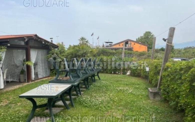 5 rooms Commercial property in Viareggio, Italy No. 270794