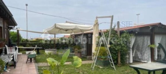 5 rooms Commercial property in Viareggio, Italy No. 270794 3