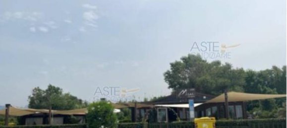 5 rooms Commercial property in Viareggio, Italy No. 270794 5