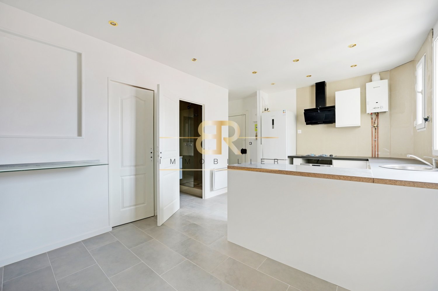 2 bedrooms Apartment in Aubervilliers, France No. 184839