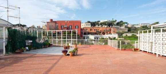 7 rooms Penthouse in Naples, Italy No. 18699 18