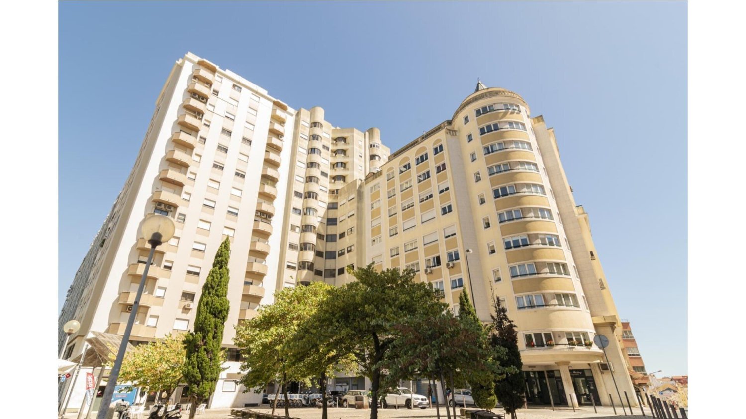 4 bedrooms Apartment in Lisbon, Portugal No. 145216